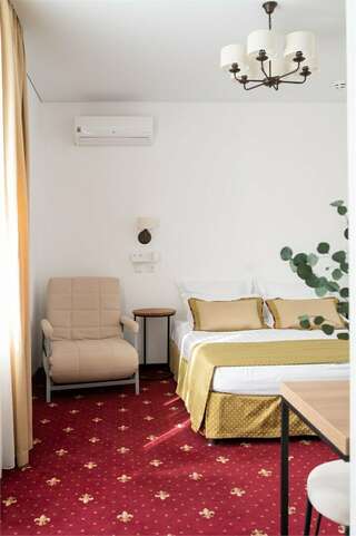 Гостиница Вилла Дежа Вю Адлер Трехместный номер с балконом-1